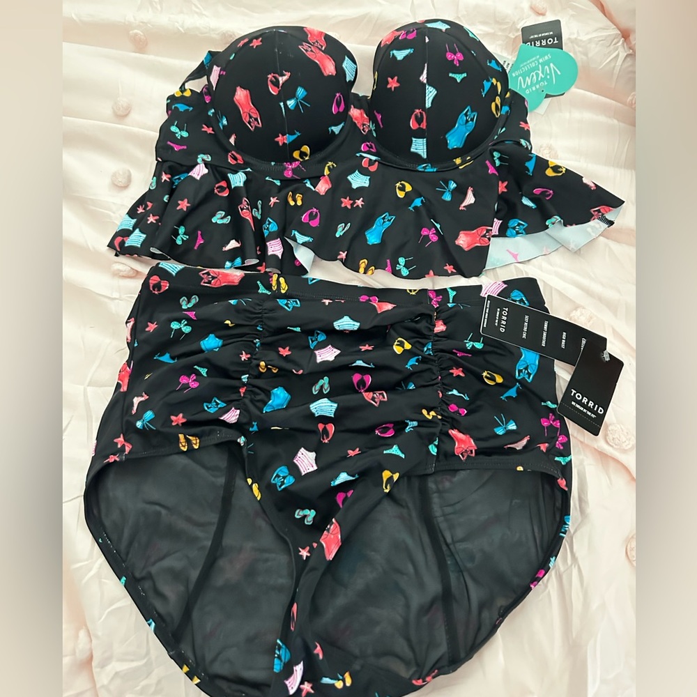 Torrid Swimsuit Black Pattern Top size 00 NWT